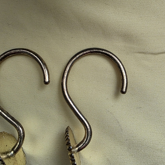 Source Unknown Gold Sunflower Curtain Hooks - Picture 3 of 3